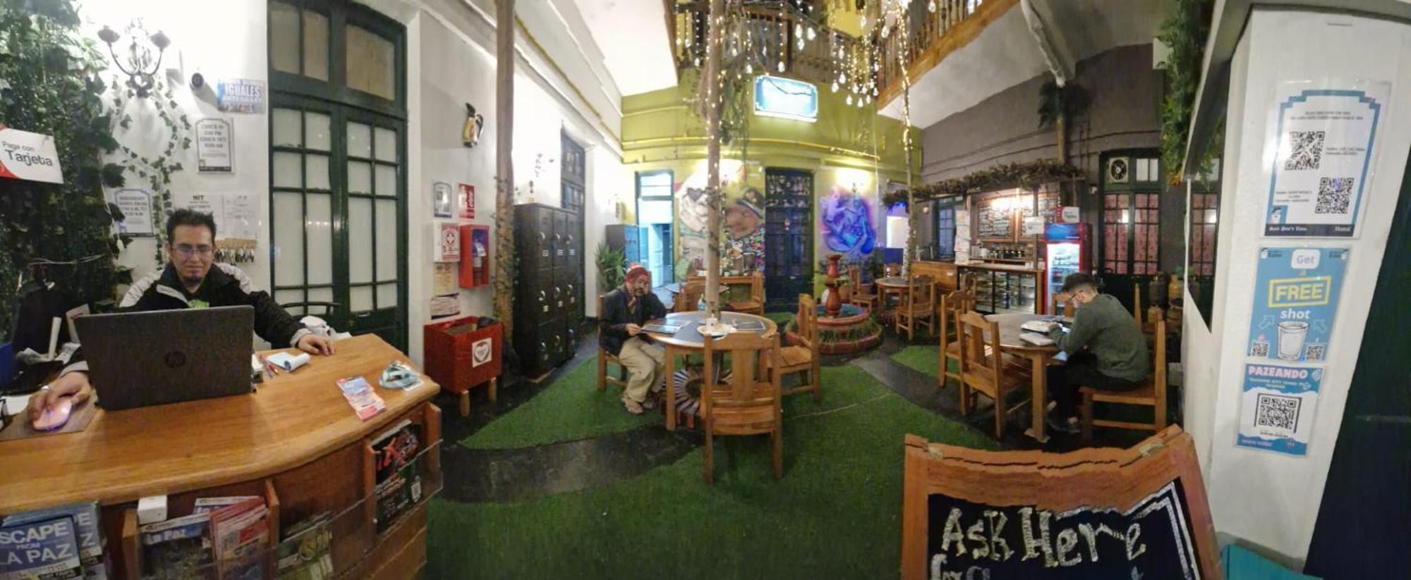 Saint Peter'S Llama Hostal La Paz Kültér fotó
